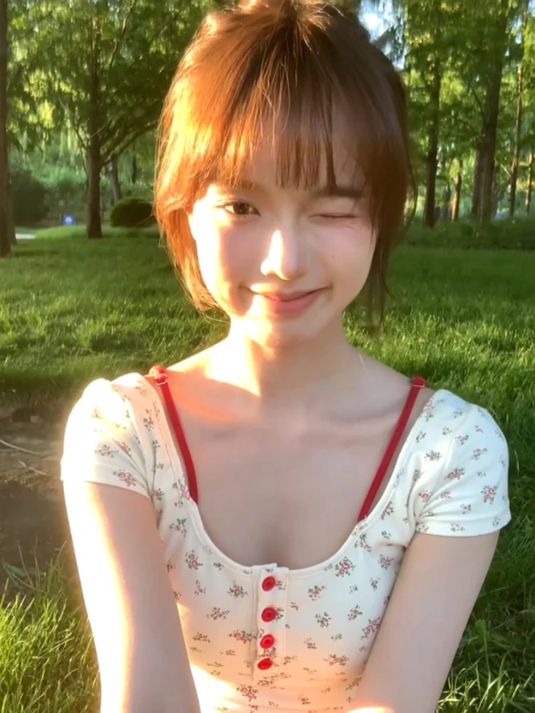 Pure Desire FlM Fake Two-Piece ort oulder ort Sve T-irt Women Summer Slim Sweet Spicy ort with Chest Pad Top