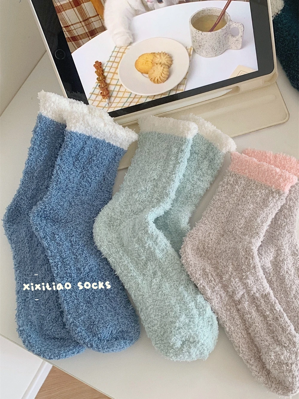 Coralline Fleece Mid-Calf Socks Women's Home Sleep Winter Warm Plush Simple Match Coral Velvet Cozy Socks for Autumn Winter