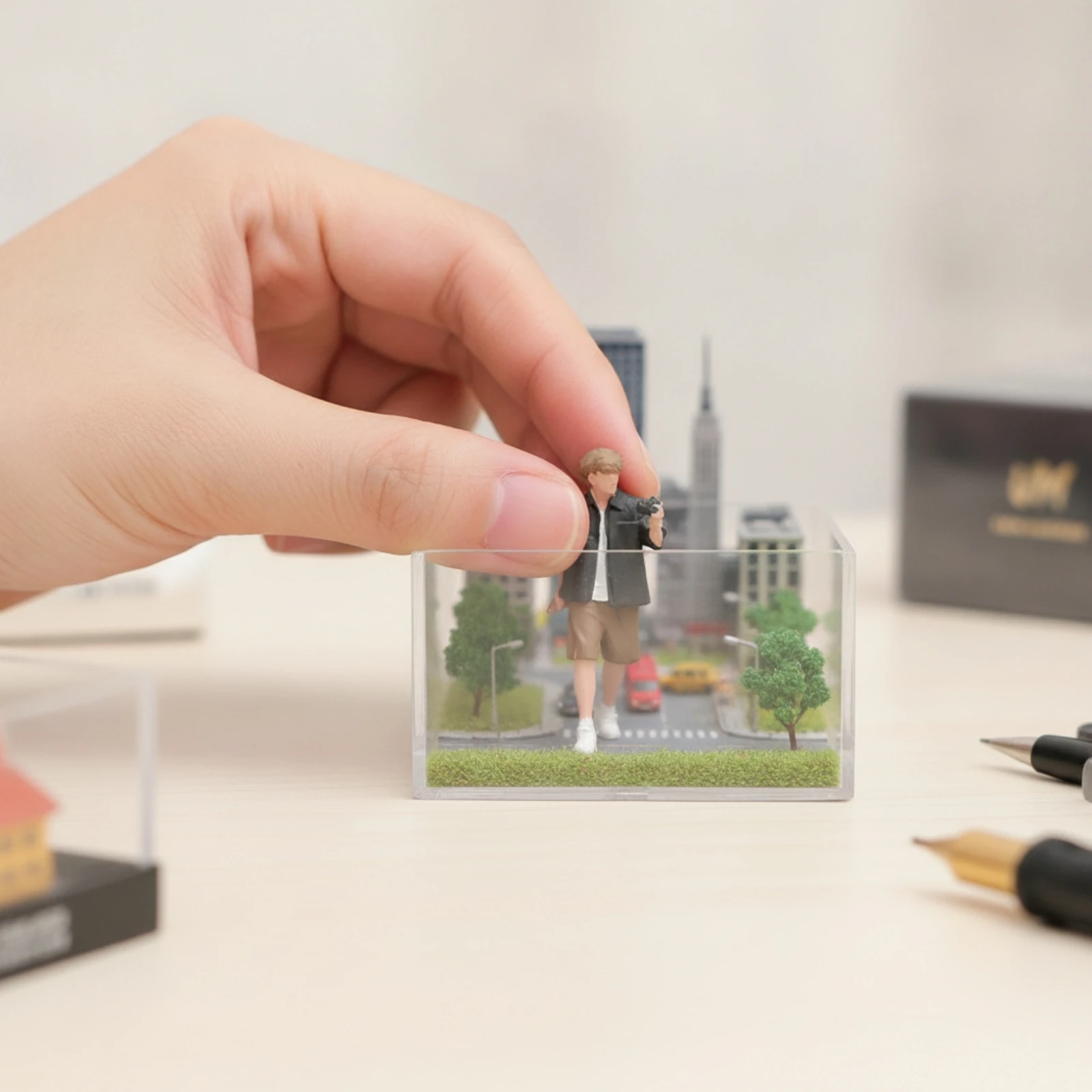 Photographer Miniature Figure Hand-Painted Photographer Figurine 1/64 Scale Figure Highly Detailed for Hobbyists, Diorama