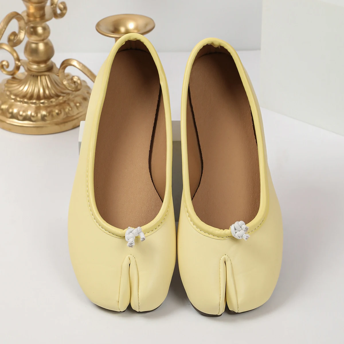 Brandneue Damen-Slipper mit geteiltem Zehenbereich, Tabi-Flats, aus weichem Leder, zum einfachen Anziehen, Ballerinas, bequem, für den Alltag, lässig, Loafer, Übergröße 43 – Detail 39