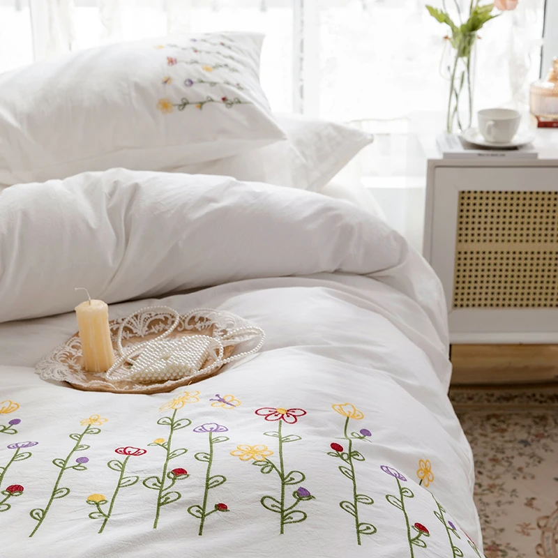 

3pcs Embroidery Duvet Cover Set (1*Duvet Cover + 2*Pillowcase, Without Core), Fresh Flower Print Bedding Set, Soft Comfortable