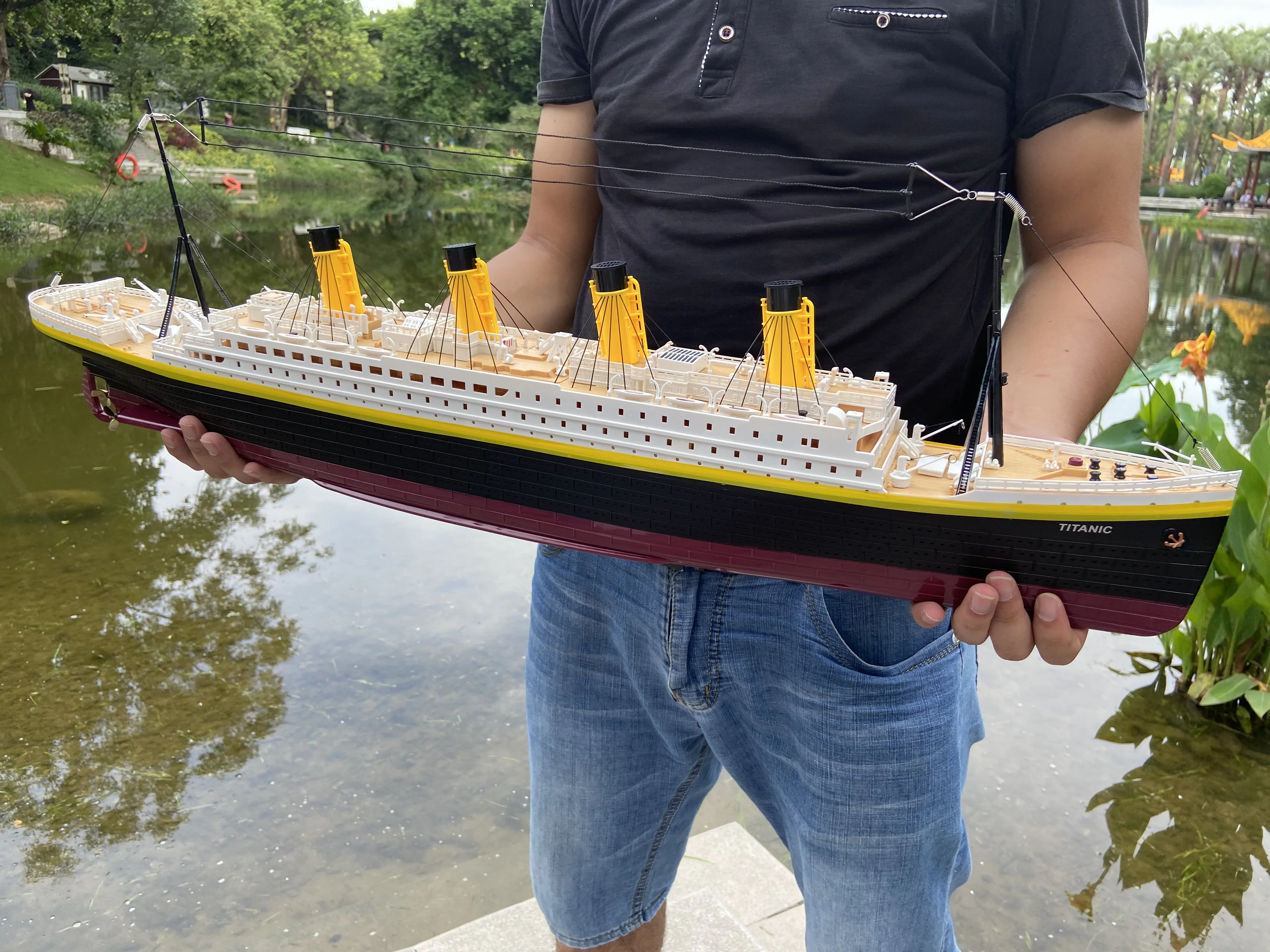 Super Large Remote Control Ship Model Classic Retro Cruise Ship Model Remote Control Toy 81 cm (32 inches) Light Simulation Thre