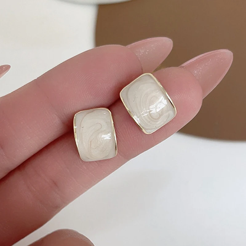 Korean Arc Small Stud Earrings for Women New Fashion Enamel Oil C-Shape Earrings Geometry Jewelry pendientes aretes de mujer
