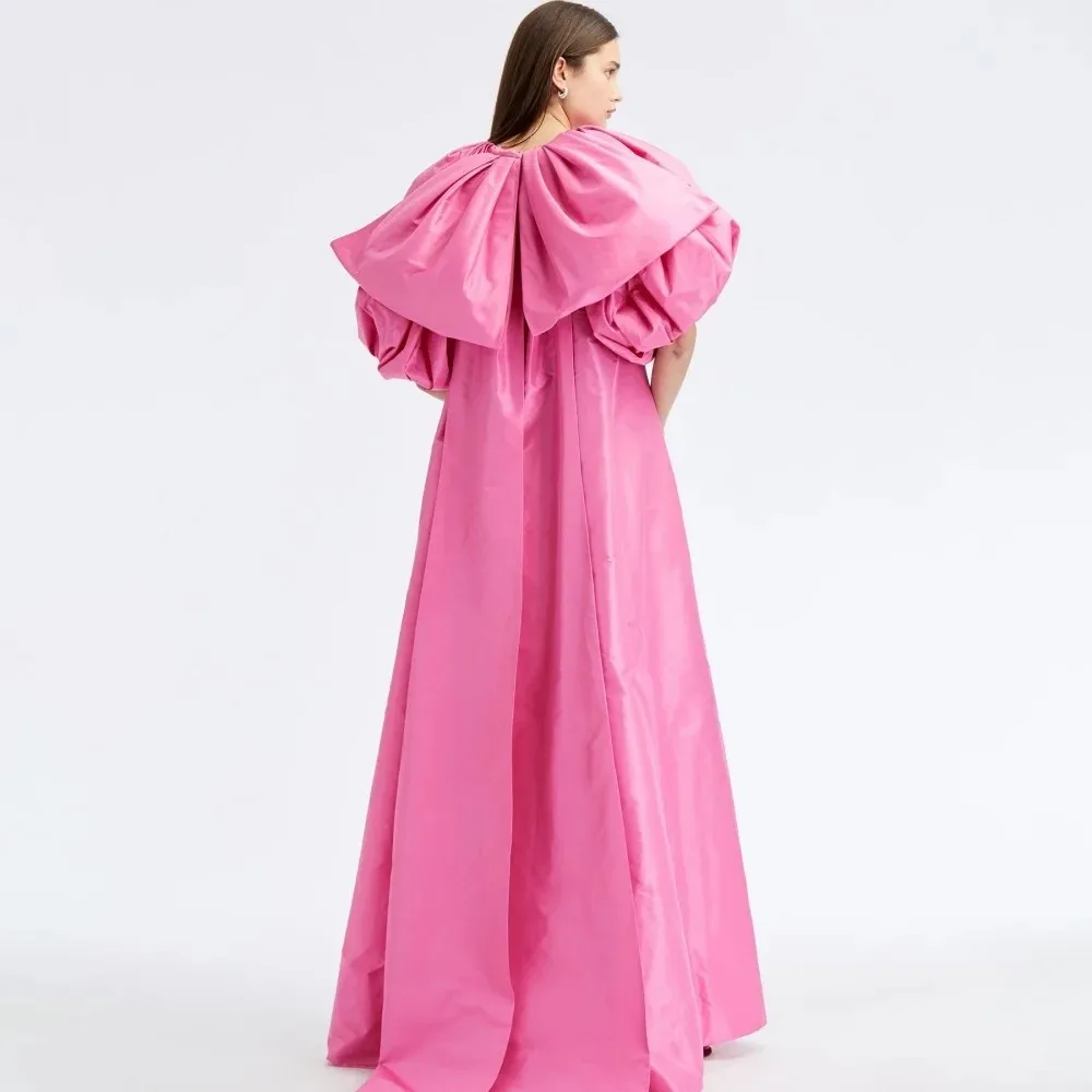 فستان سهرة رسمي وردي أنيق 2026 برقبة عالية وأكمام منتفخة بفيونكة كبيرة من قماش التفتا للحفلات الراقصة رداء السهرة