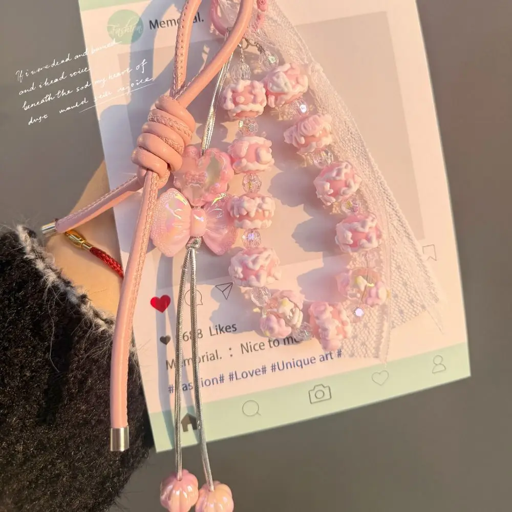 Рисунок 4 - Модный кожаный брелок с бантом из бисера