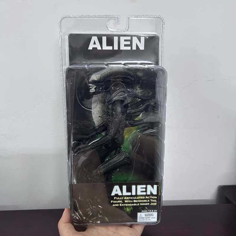 NECA Figure Alien Xenomorph Warrior Action Figure Aliens vs Predator AVP Series Collectible Model Toys Joint Movabel Doll Gift