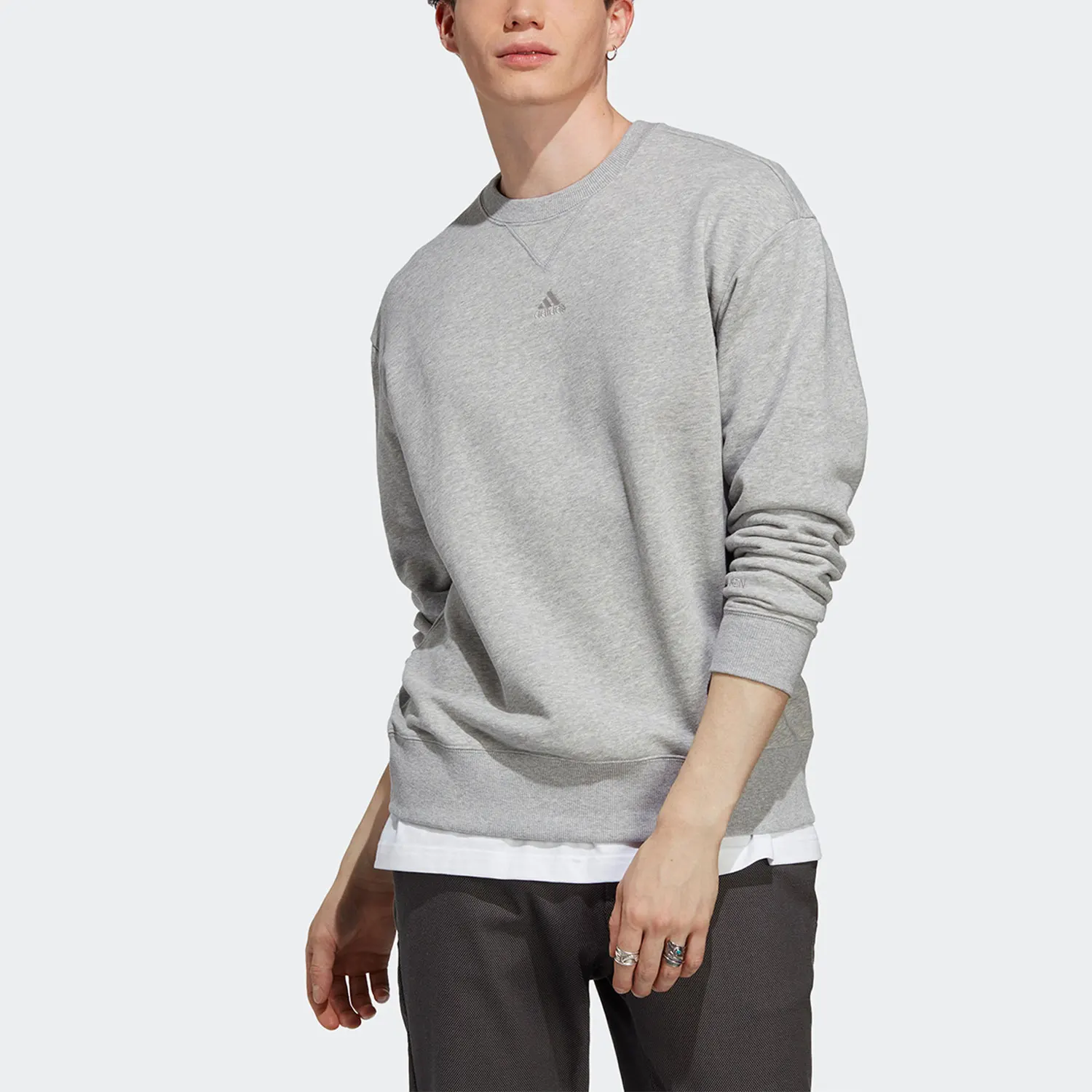 

Adidas Официальная подлинная весенняя новая сезонная мужская спортивная повседневная толстовка с круглым вырезом IC9806