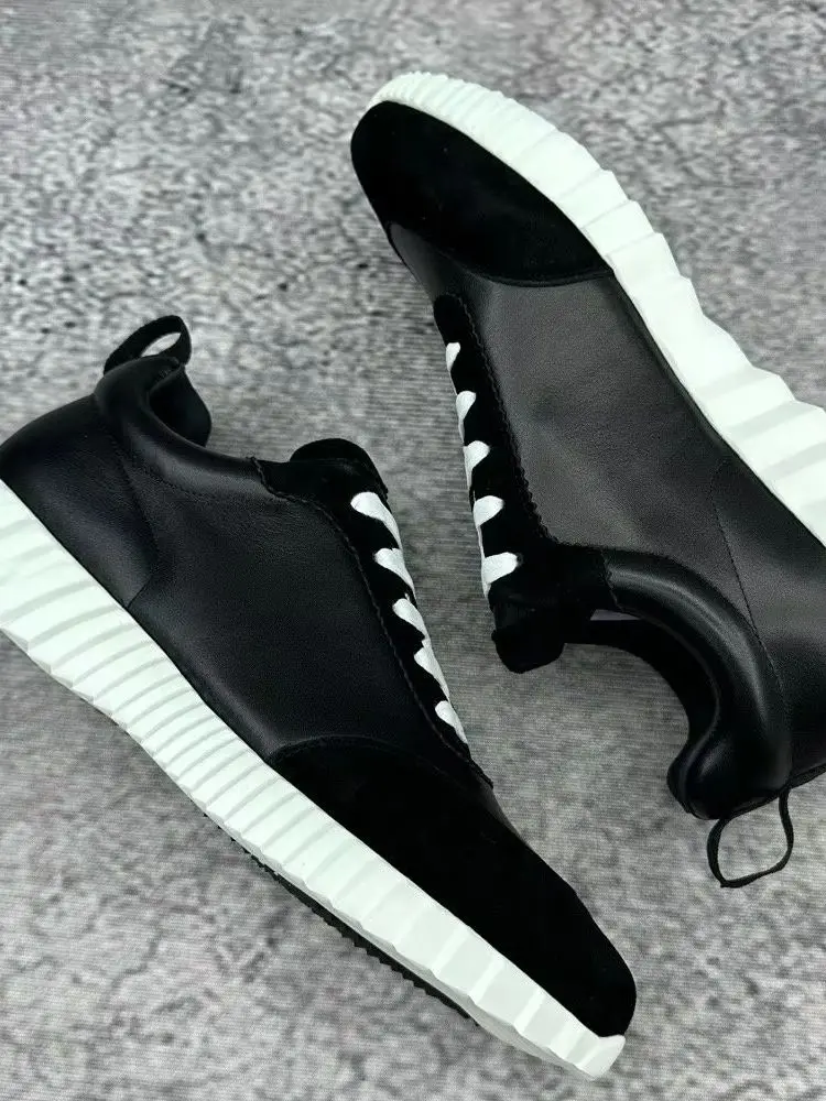 Schwarze, graue, seitlich perforierte, unisex Freizeitschuhe für Skateboarder, atmungsaktive, abriebfeste, flache Skate-Sneaker, stabile, rutschfeste Gummisohle, trendiges Schuhwerk für den täglichen