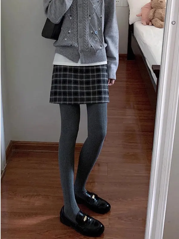 กางเกงโยคะทรงสลิมเอวสูงสำหรับผู้หญิง ผ้าเนื้อดี กระชับรูปร่าง ทรงขายาว ใส่สบาย เหมาะสำหรับฤดูใบไม้ร่วงและฤดูหนาว