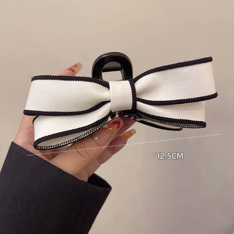 Artiglio per capelli con fiocco elegante per donna Forcine per capelli in pelle PU bianca nera Temperamento Grandi fermagli per squalo Accessori per