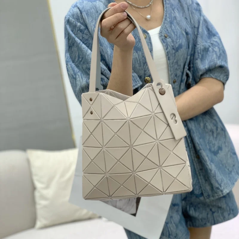 حقيبة كلاتش أنيقة راقية من الجلد الصغير للسهرة للنساء بلون سادة ومصممة وعصرية وفريدة من نوعها #2