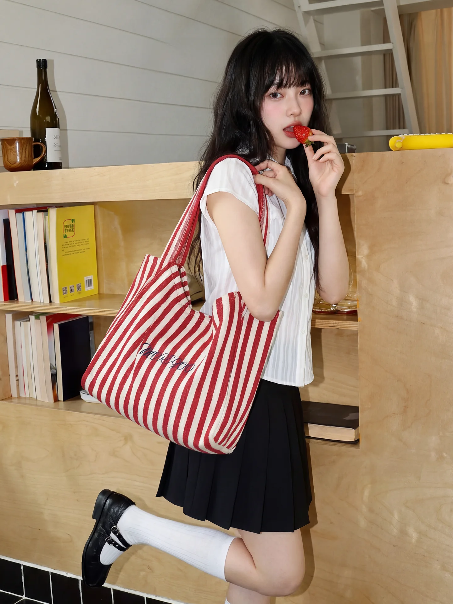 

Orange Girl Red Stripes Canvas Tote Bag Loose Feeling Large Capacity Commuter Single Shoulder Bag Handheld Shopping Bag