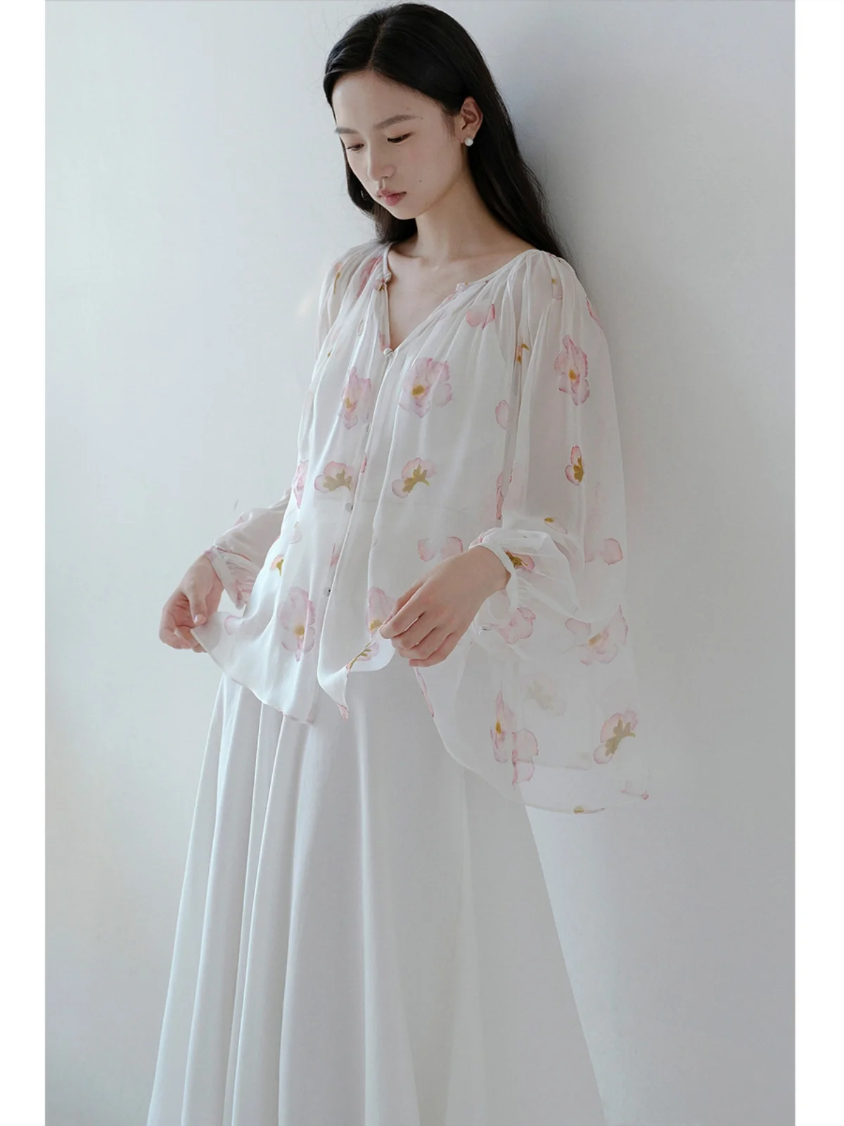 

Ele Silk Women's Open Cardigan Original Design Vintage Chic Top for Commute Floral Print Lightweight Breathable V-Ne