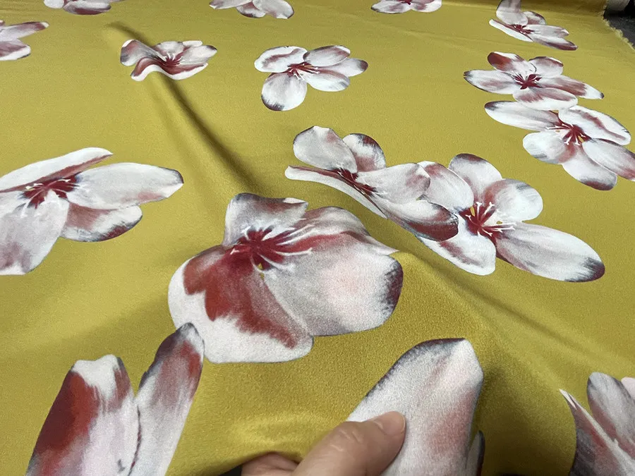 Designer Cloth 30 Momme Elastic Heavy Crepe Silk Fabric Black and White Wine Red Autumn Fragrance Yellow Bottom Large Flower