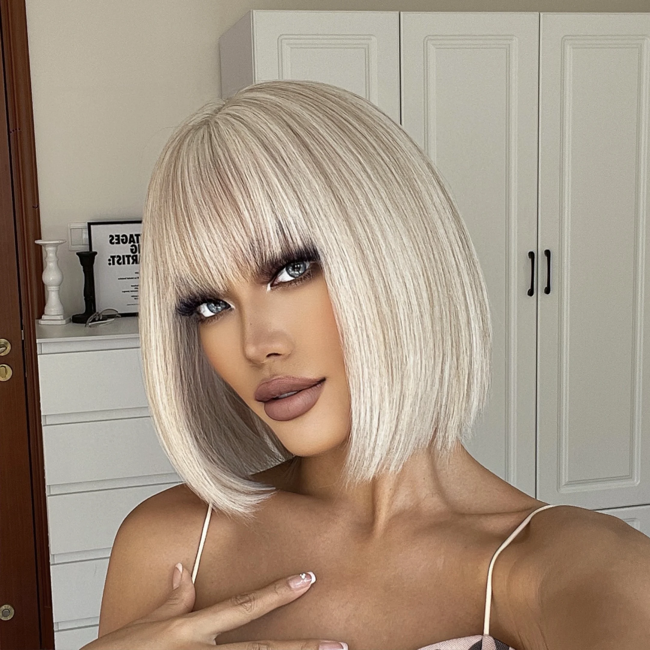 HENRY MARGU Short Bob Synthetic Wigs Platinum Blonde Straight Wigs for Women With Bangs Natural Hair Daily Lolita Fiber Wigs