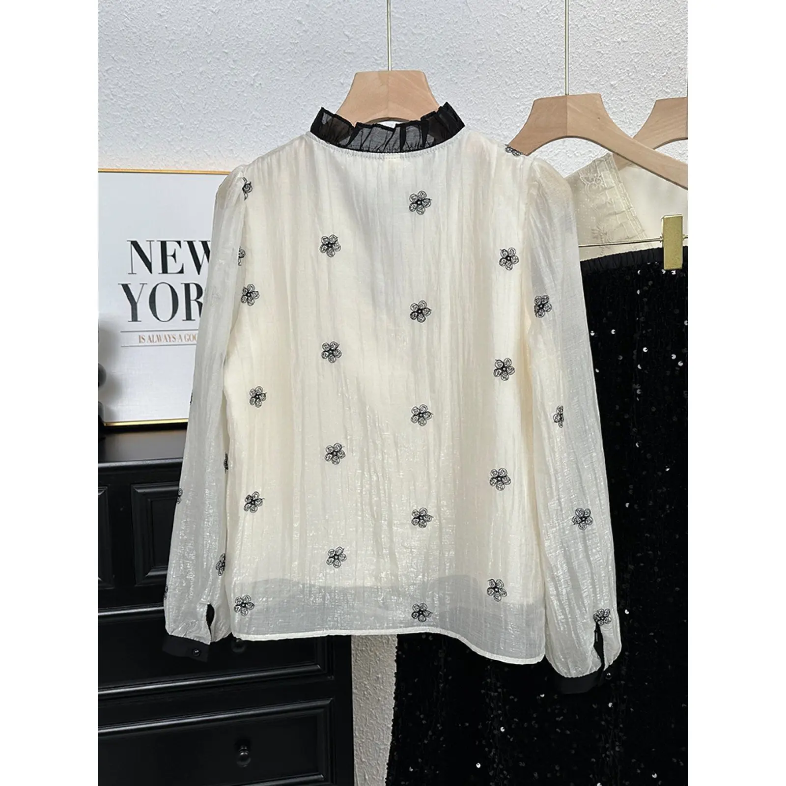 Fashionable Temperament Lace Shirt for Women in Spring and Autumn Fashionable Slimming Design Unique Wooden Ear Ribbon Top