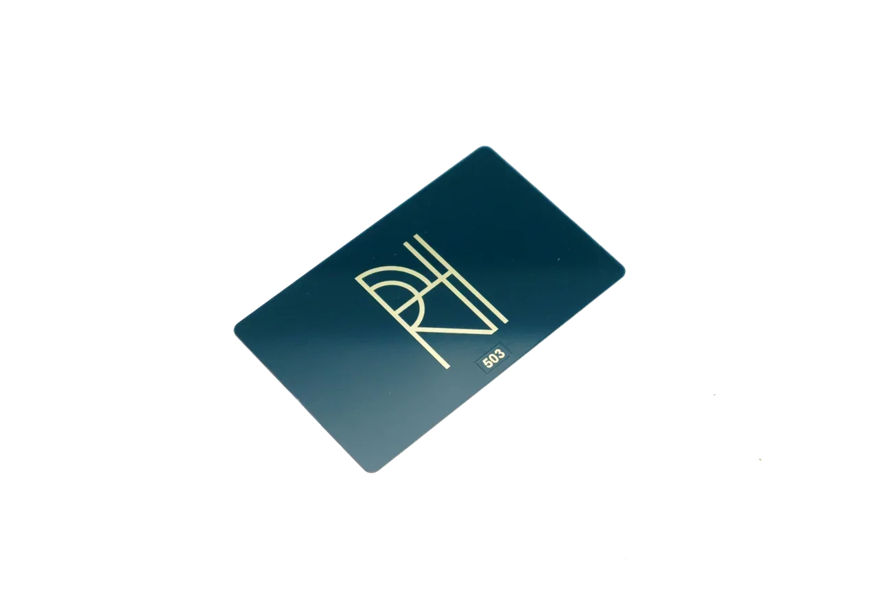 بطاقة عضو VIP معدنية سوداء مخصصة مع واجهة اتصال NFC وRFID للرقم التسلسلي 13.56 ميجا هرتز ISO #3