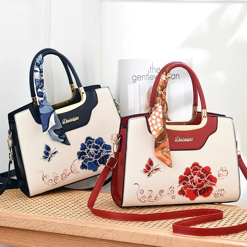 

Fashionable Embroidered Women'S Handbag Classic Versatile Shoulder Bag Large Capacity Casual Crossbody Bag Commuting Tote Bag