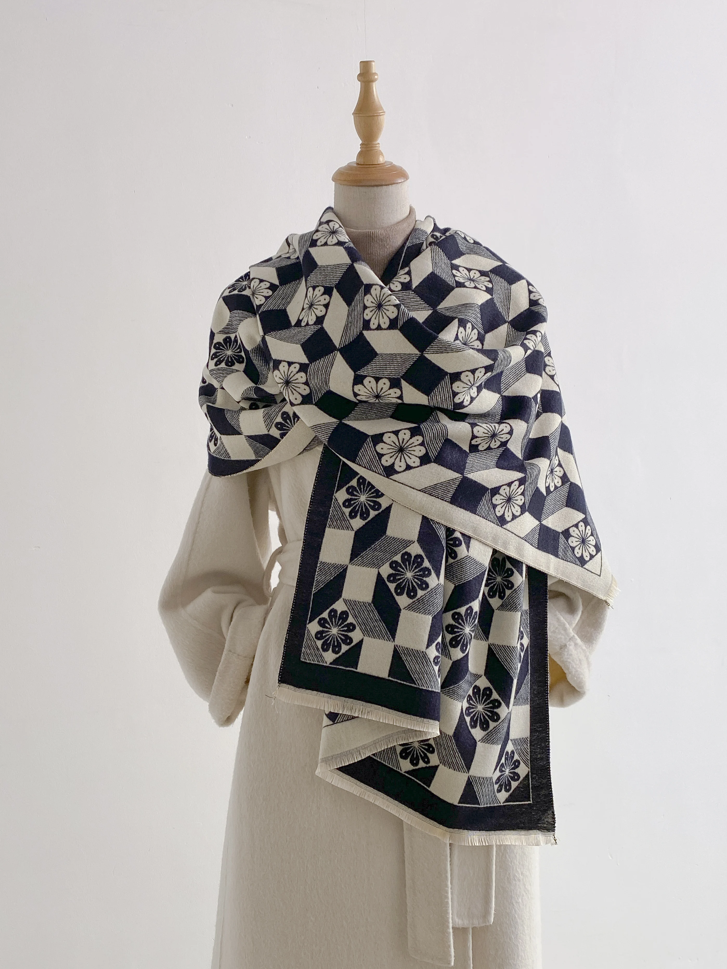 Women's Retro Geometric Floral Print Scarf, Soft Imitation Cashmere Shawl Wrap with Tassels, Winter Warm Large Stole for Ladies