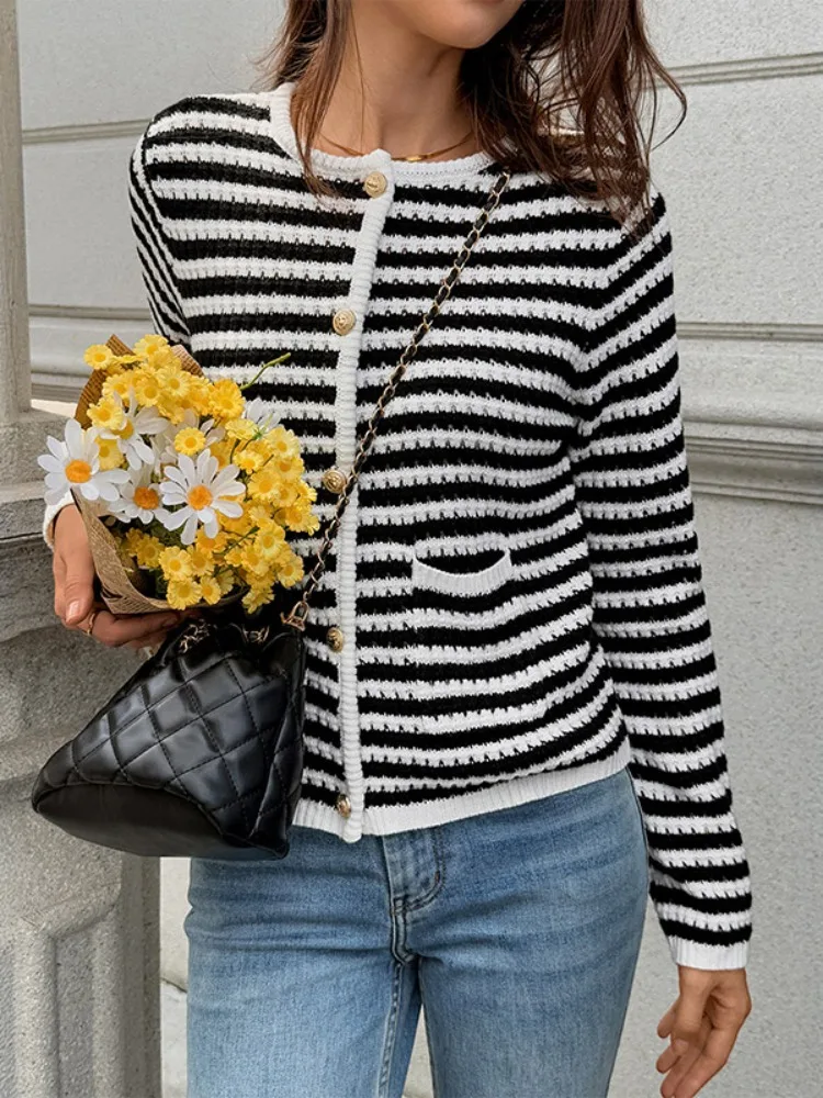 

Bonboho Women's Black White Stripe Sweater Cardigan 2025 Autumn Winter Stylish Round Neck Buttoned Slim Fit Jumper Coat
