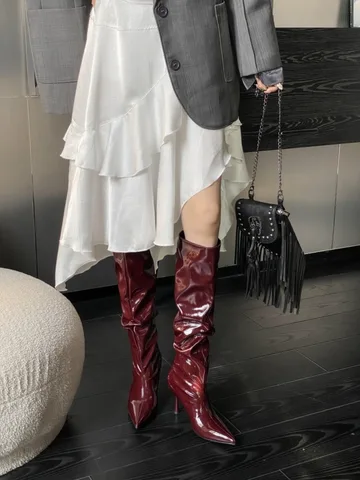 Модный дизайн, плиссированные женские сапоги до колена из лакированной кожи, пикантные банкетные туфли на тонком высоком каблуке, зимние длинные ботильоны