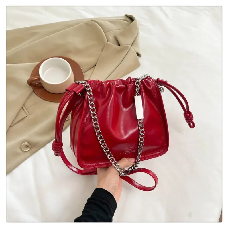 

Сладкая стильная сумка через плечо из искусственной кожи с пряжкой 2022, популярная однотонная универсальная модная маленькая квадратная сумка для женщин