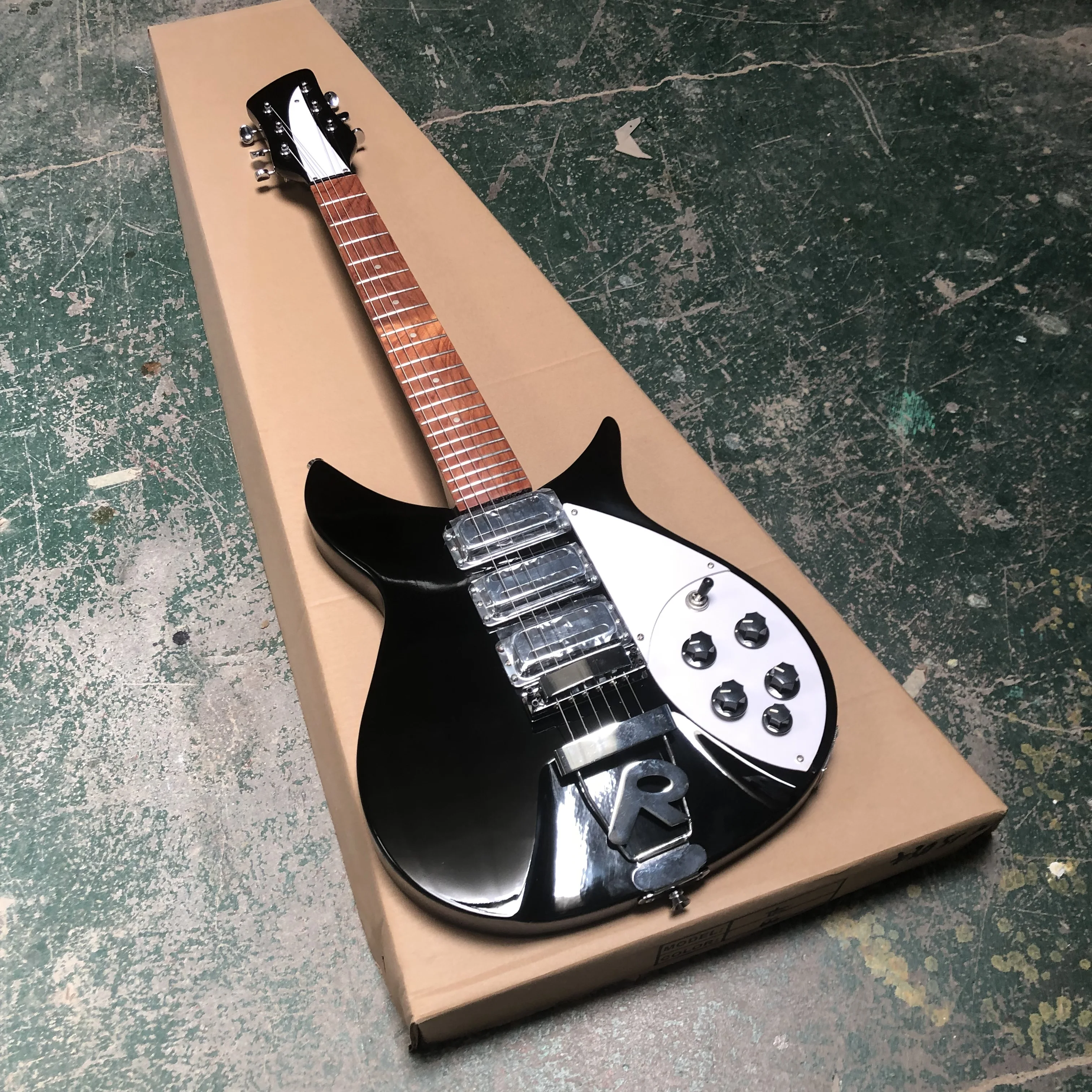 Nueva guitarra eléctrica negra 325, venta al por mayor y al por menor.