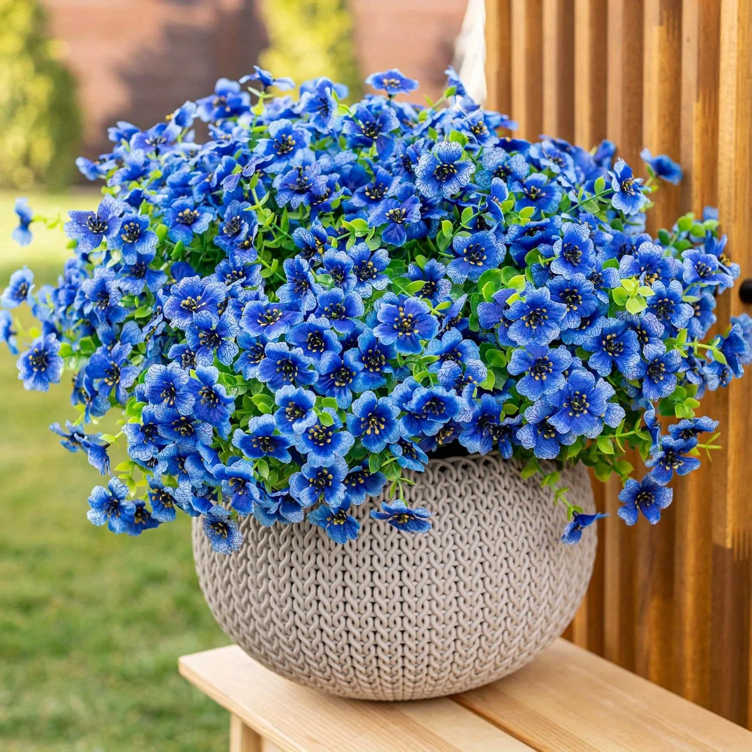 6 مجموعات من الأقحوان القماشية الزرقاء مع الأوكالبتوس، ديكور حديقة واقعي منخفض الصيانة للشرفات والباحات والباحات