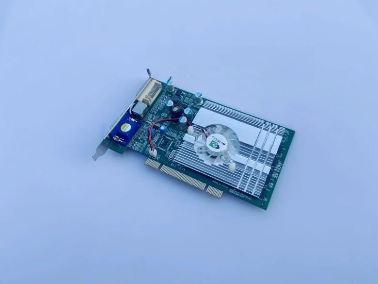 Old PCI graphics card, stock GF/5200 independent 128MB DVI + VGA graphics card