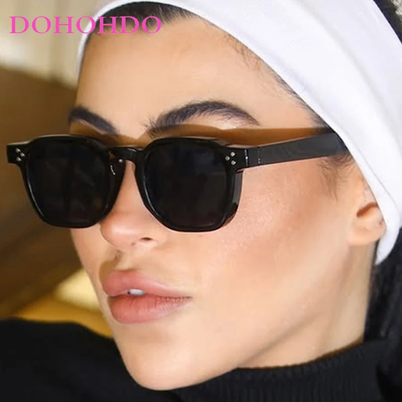 

Classic Vintage Small Square Rivets Sunglasses Women Men Brand Designer Sunglasses UV400 Driving Summer Traveling Eyewear Unisex