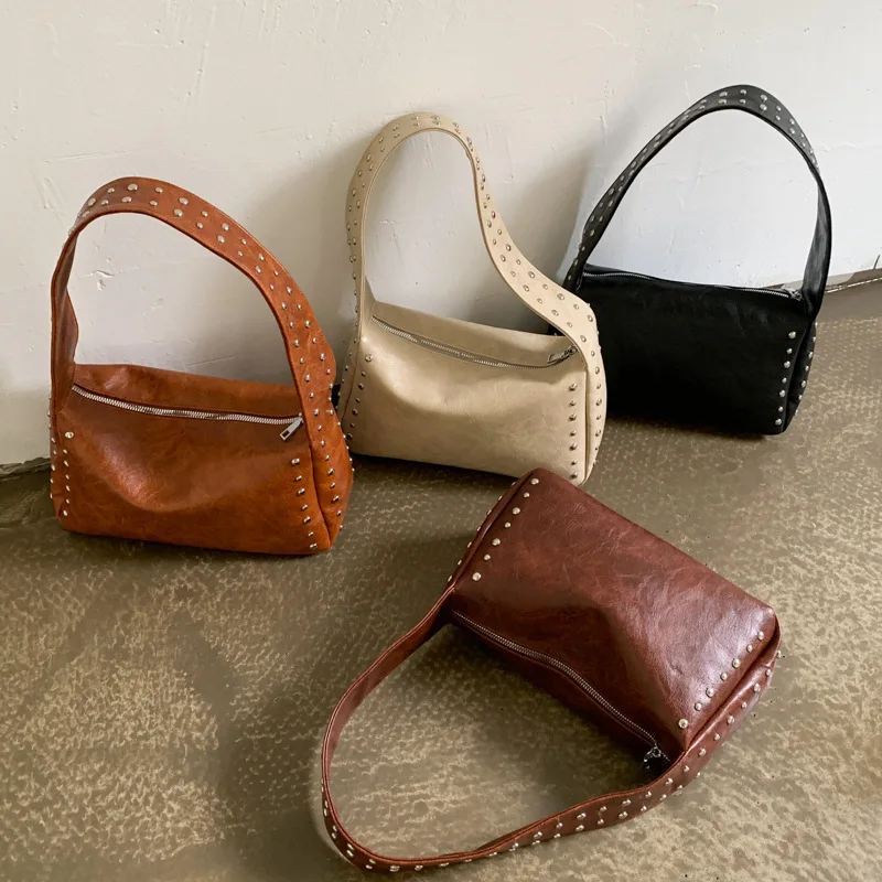 

Premium Retro Soft Leather Handbag Women's 2025 New Trendy Fashion Versatile Shoulder Bag Niche Rivet Baguette Bag