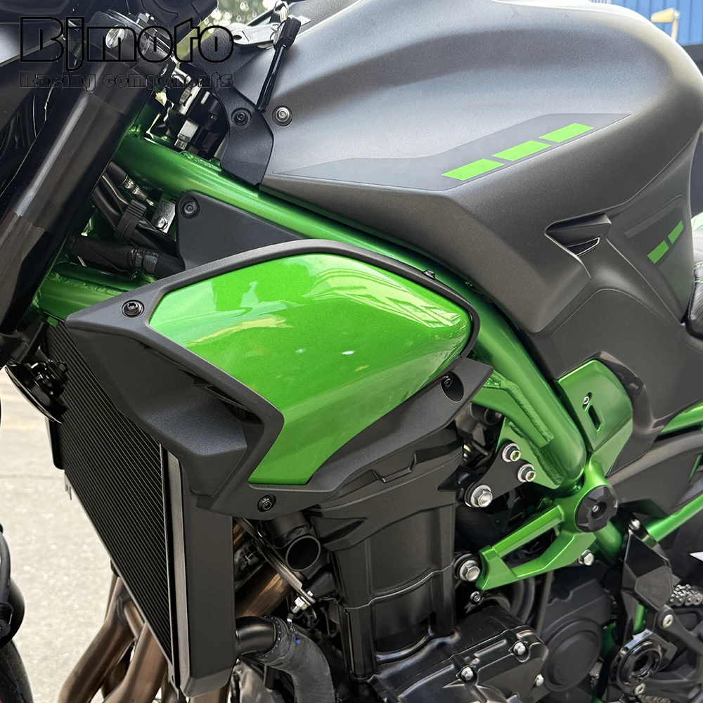 

Motorcycle Front Tank Gas Side Cover Fairing Cowl Pannel Protector For Kawasaki Z900 Z 900 2025-2026