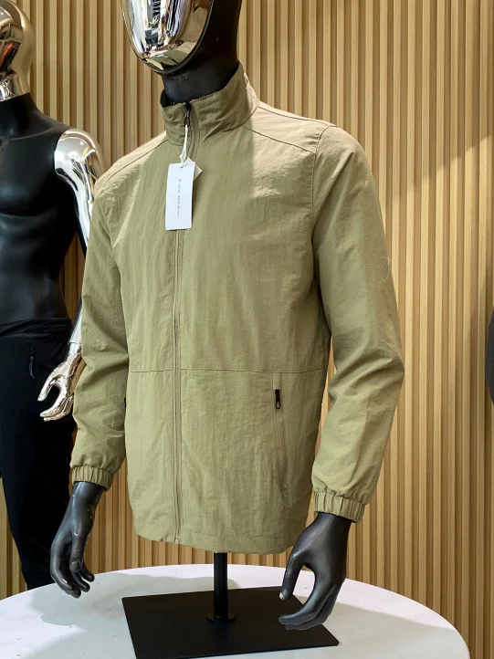 High-End Outdoor 3D Tailored Lightweight Design Casual Stand Collar Men's Jacket Polyester Fabric Breathable Long Sleeve Zipper