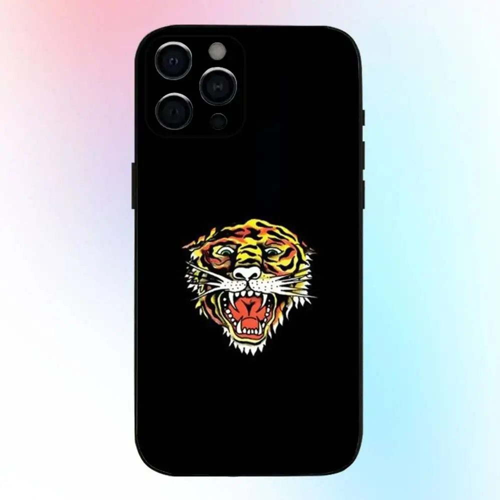 حافظة هاتف Ed Hardy من ماركات الأزياء لهاتف iPhone17,16,15,14,13,12,11 Plus، Pro Max غطاء أسود ناعم