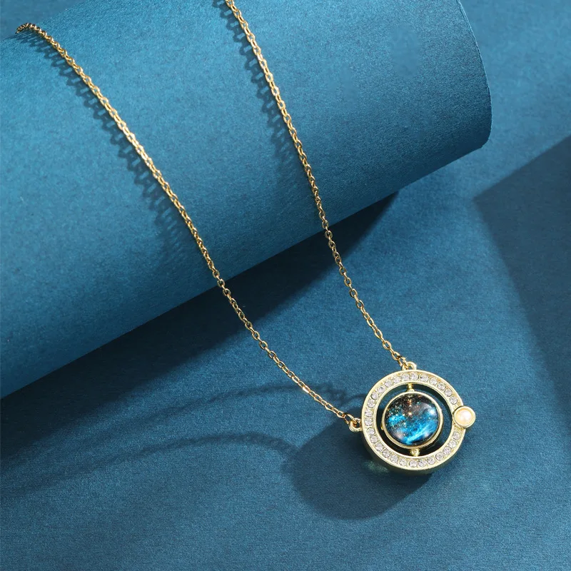 回転する縁起の良いバラ太陽中心説縁起の良い女性用ネックレス、軽い贅沢でニッチなネックレス