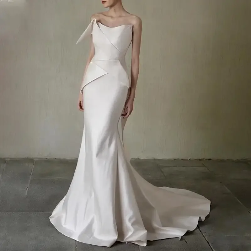 Abiti da sposa da sposa con strascico a sirena in raso 2024 Elegante abito da sera lungo senza spalline sexy da donna Occasioni formali estive