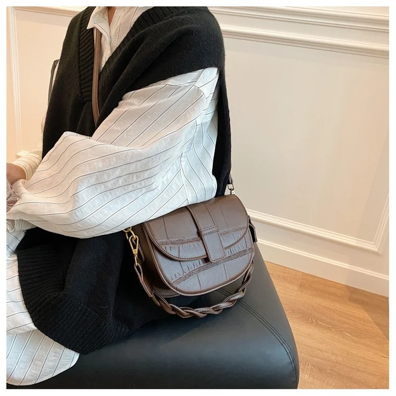 Manufacturers Wholesale 2022 New Trend Bag Shoulder Twist Handle Diagonal Cross Girl Bag Ladies Women's Bag