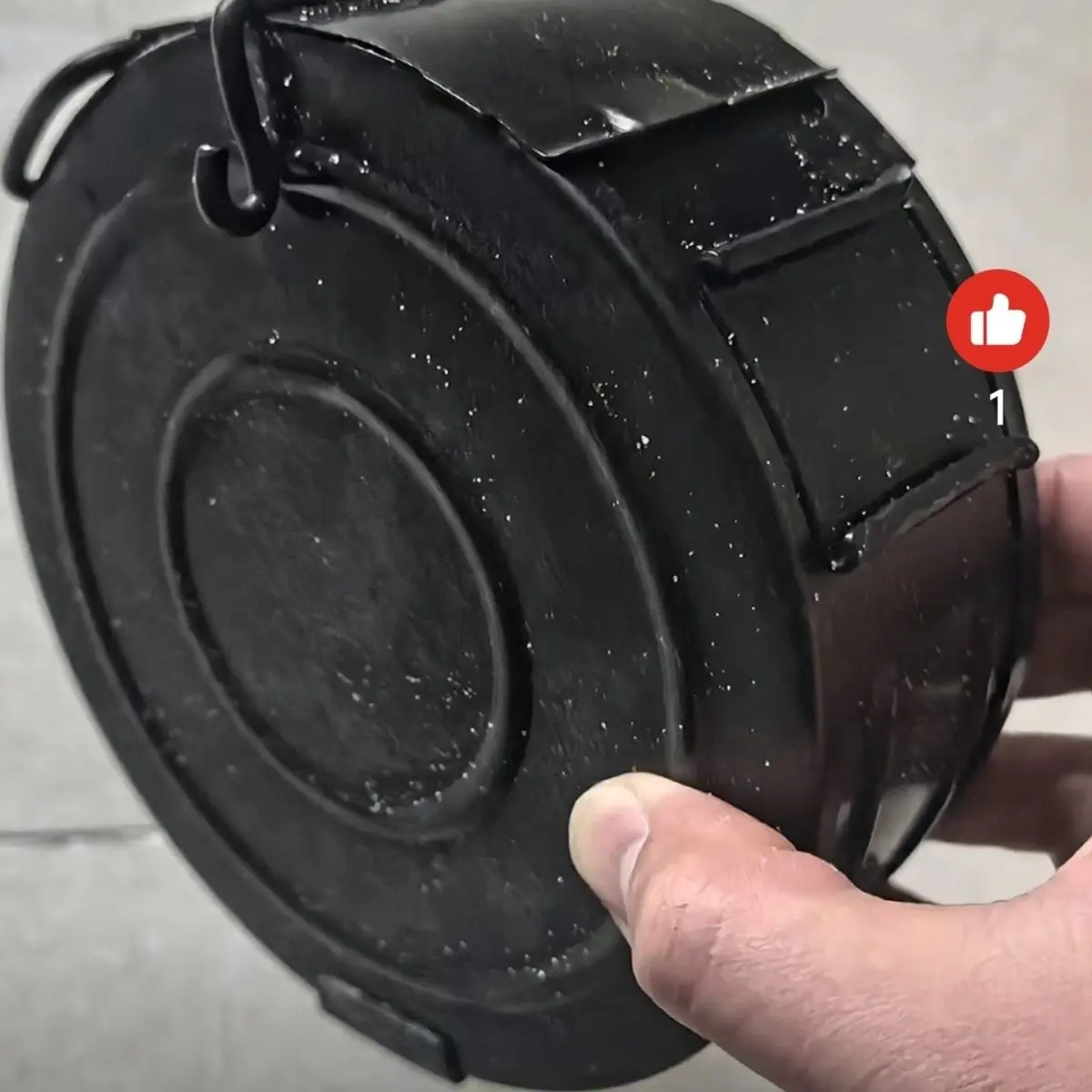 

Retro Industrial Style Metal Ashtray - Replica Machine Gun Ammo Drum Shape, Decorative Storage Box, Cool Vintage Desk Accessory