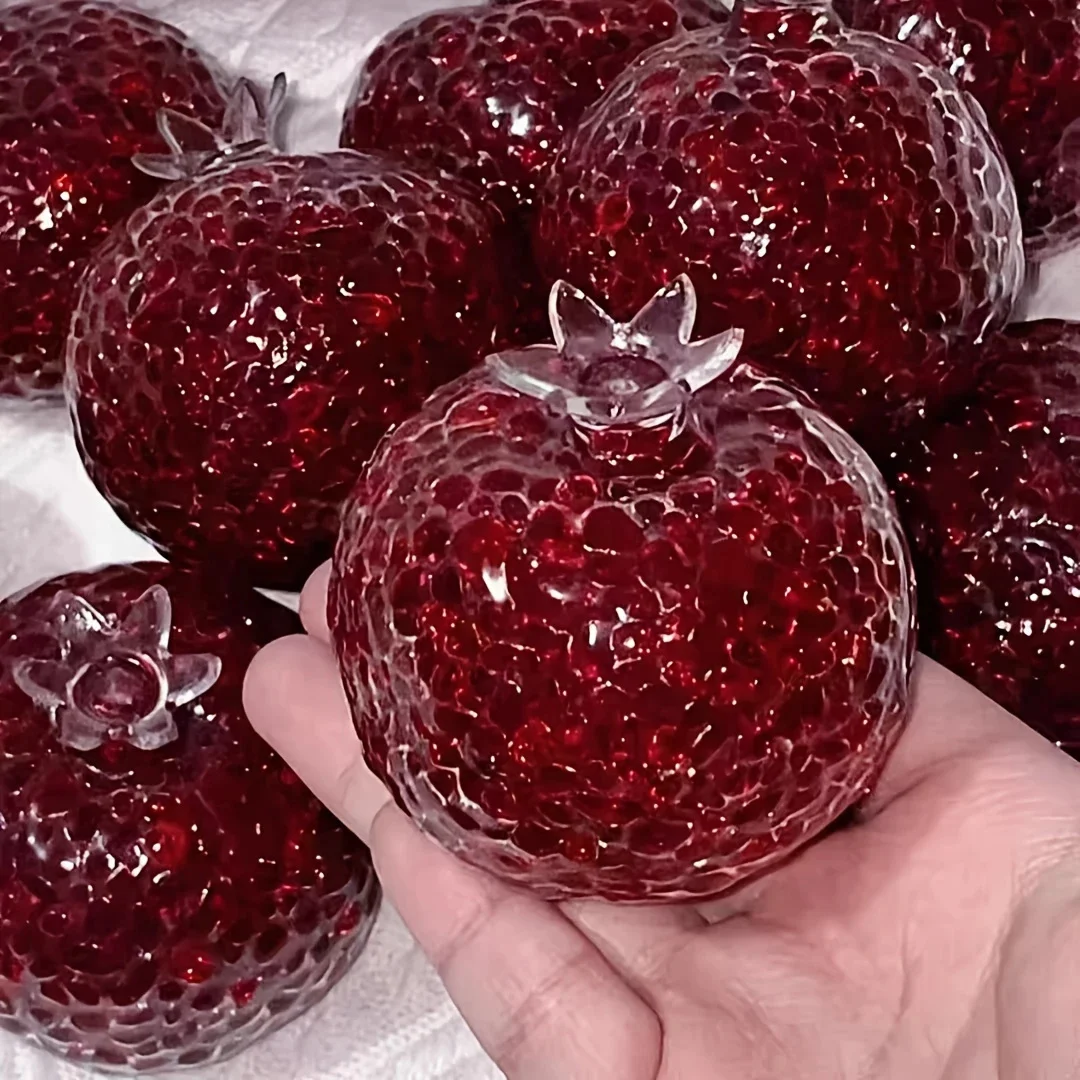 AHandcrafted Pomegranate-Shaped Stress Relief Ball Creative Malleable Durable Acrylic Squeeze Toy Fun Novelty Holiday Party Gift