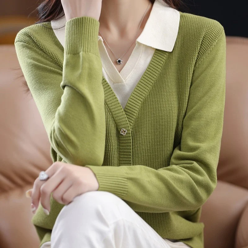 

Модный поддельный свитер из двух предметов, пуловер, новинка 2025, женский весенне-осенний вязаный свитер с лацканами, нижняя рубашка, женский трикотаж