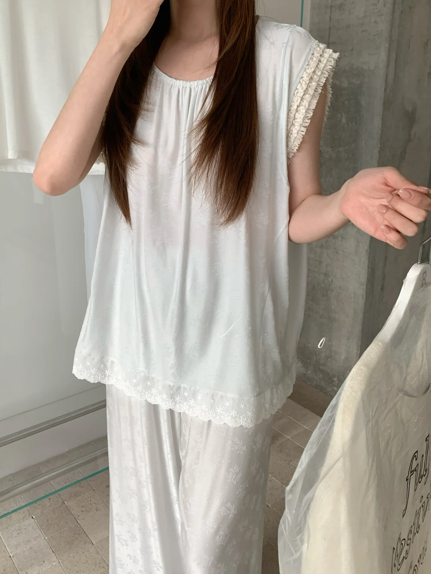 elegant-comfortable-women's-home-clothes-set-with-built-in-bra-pad-soft-long-pants-short-sleeve-round-neck-lace-detailing
