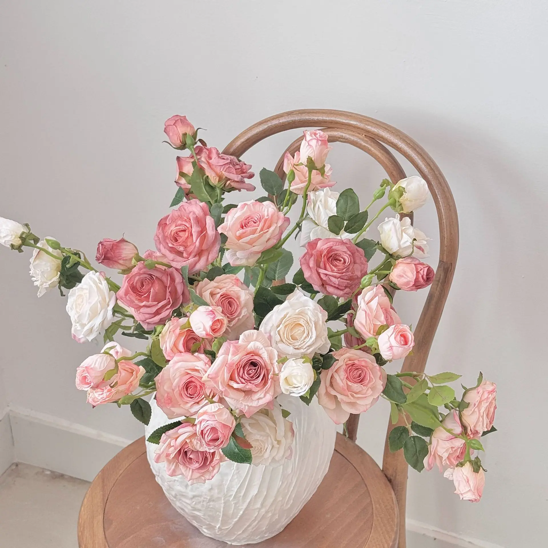 

Retro Jiaobian 3 Head Rose Simulation Flower Dried Flower Handheld Flower Bouquet Wedding Fake Flower Decoration Photo Props