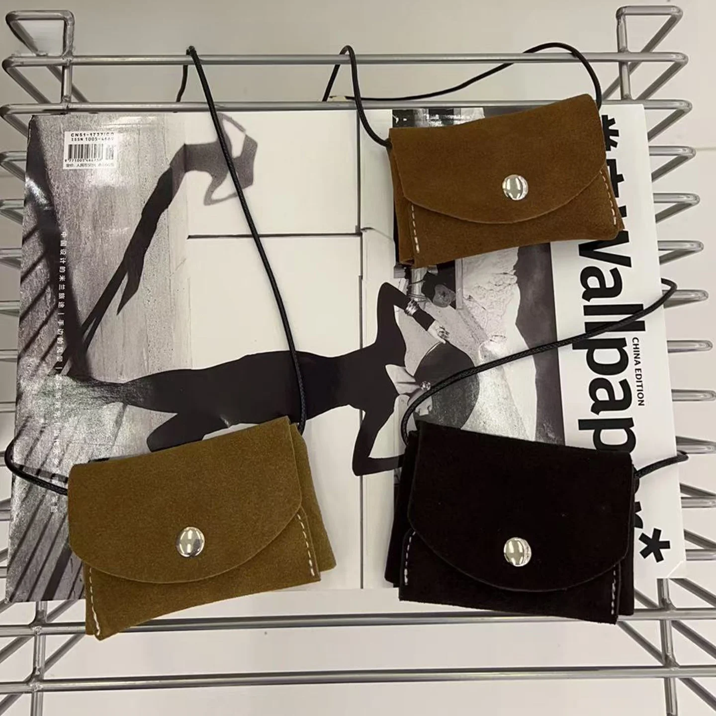 neck-hanging-wallet-official-charlie-kelli-store-2026-new-style-key-and-earphone-storage-bag-retro-style-pure-color