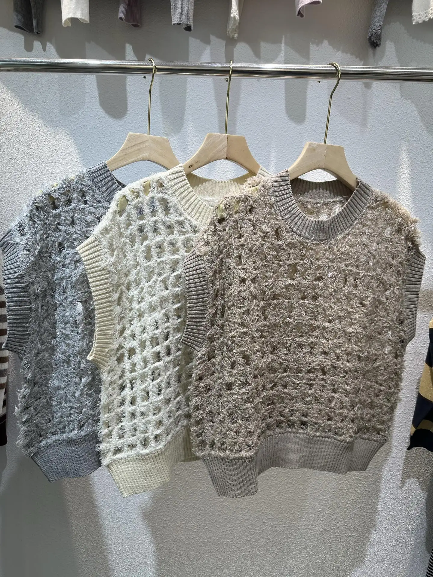 

2026 Early Spring New Versatile Hollow-Out Knit Sweater Vest For Women, V-Neck, Loose Fit, Short Style