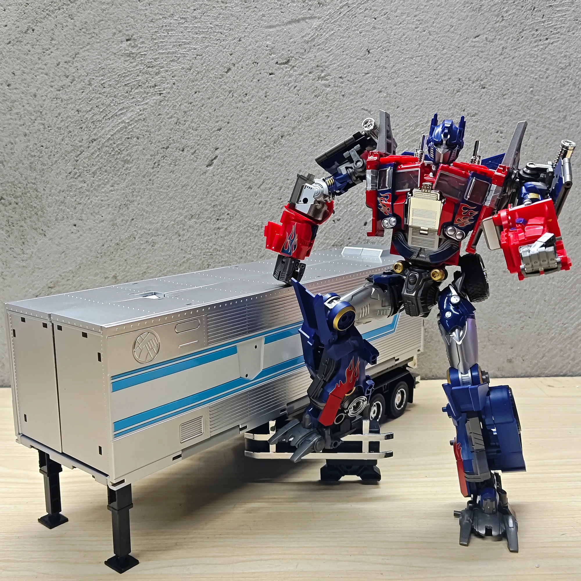 Transformation Toys Weijiang Optimus Commander W8022 Black Apple