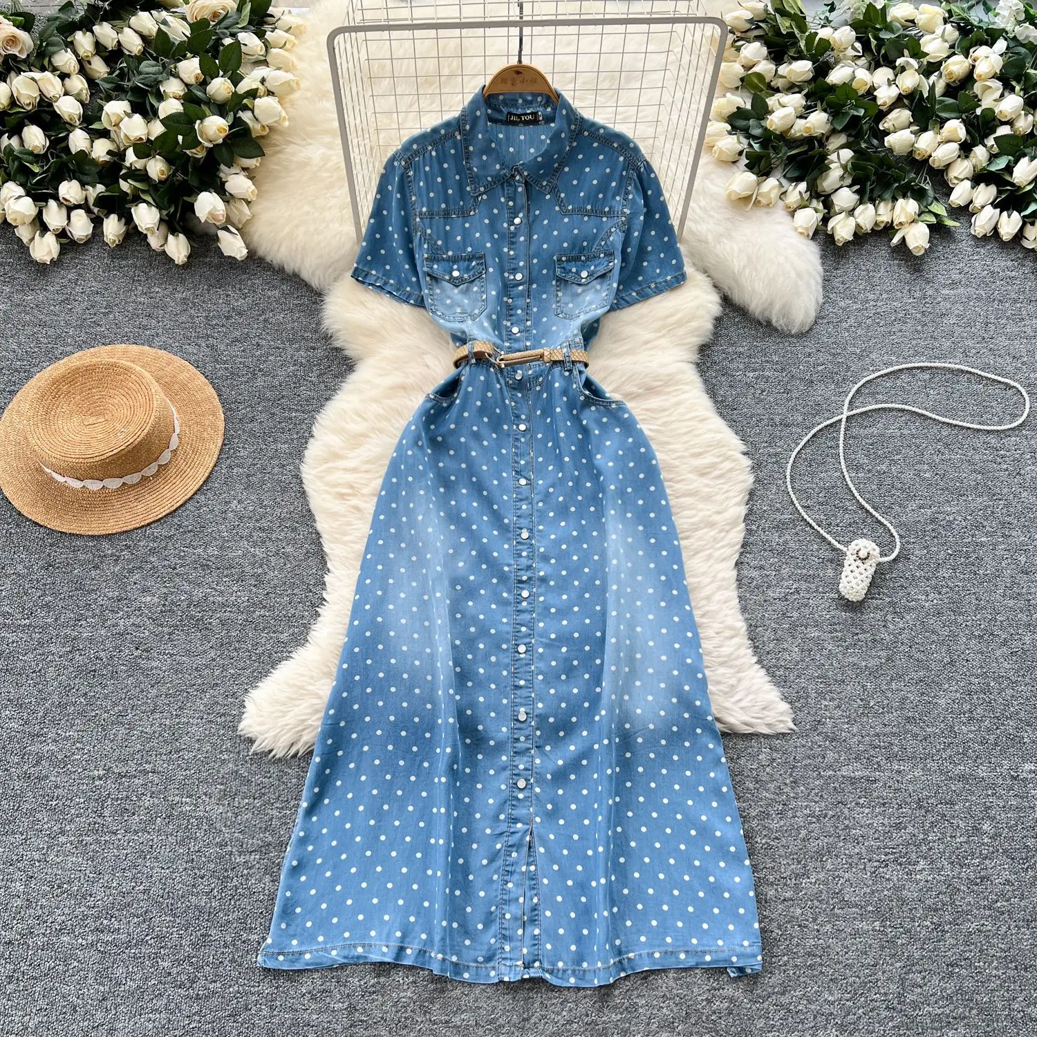 

Light Mature Style Niche Fashion Short-sleeved Polka Dot Denim Dress for Women, Cinched Waist Elegant, A-line Shirt Long Dress