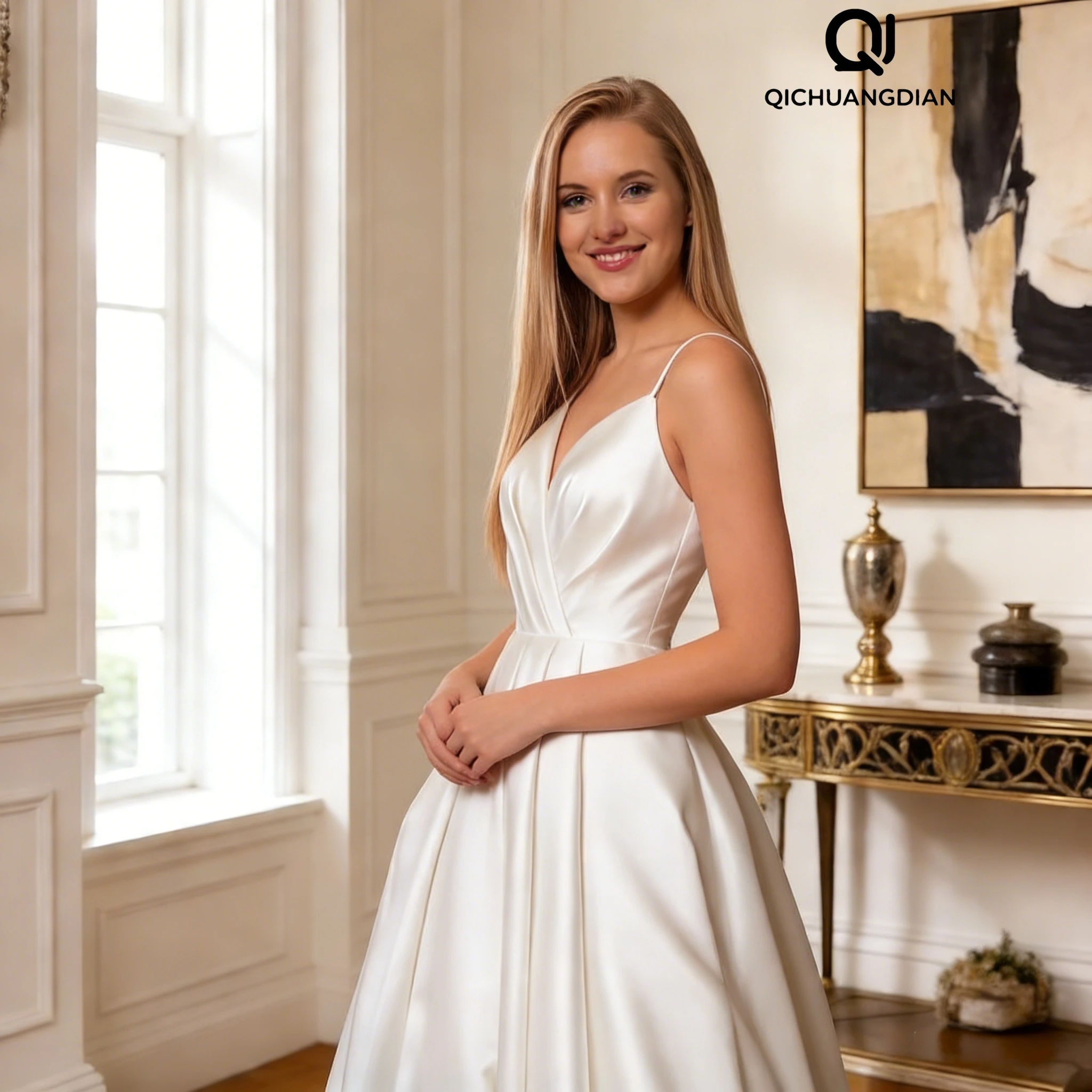 

Индивидуальное свадебное платье А-силуэта из атласа с тонкими бретелями, драпировкой, V-образным вырезом и застежкой-молнией.