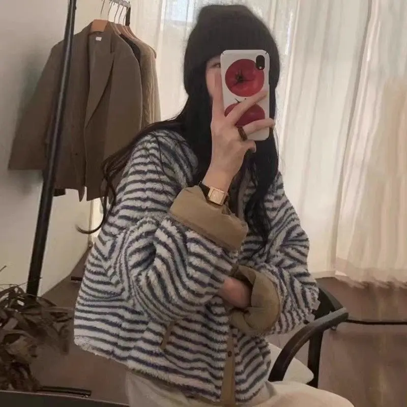 أنيقة الخريف الشتاء الرجعية لينة Sle جولة Ne زر واحد مخطط فضفاض تنوعا فرو الضأن الدفء ملابس خارجية للنساء