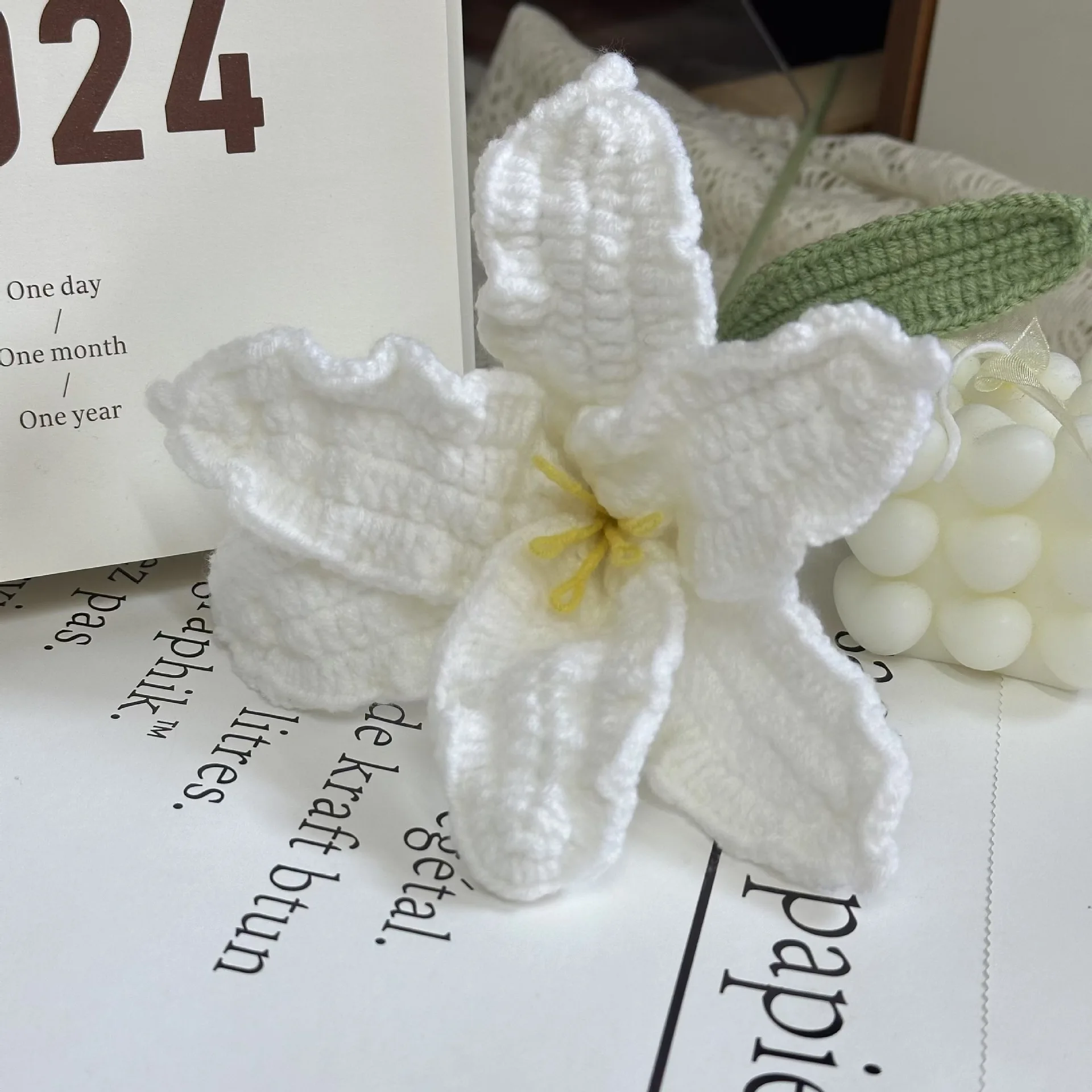 Gehäkelte Liliensträuße, schöne Strickblumen, handgewebte Blumen, Hochzeitsdekoration, Tischdekoration, künstliche Blumen