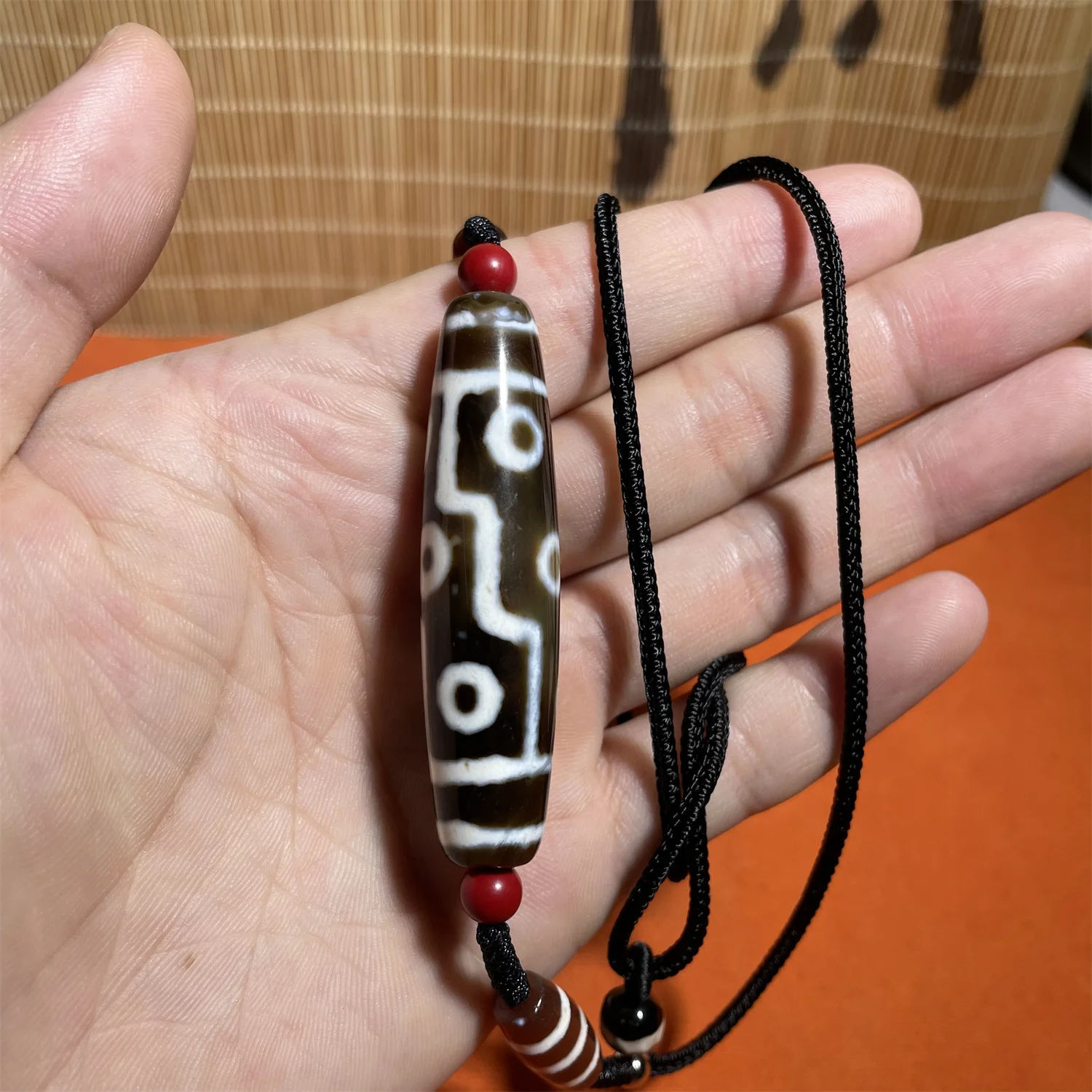 

1pcs/lot Natural Nine Eyes Pattern Old Agate Dzi 56×14mm Pendant Necklace Men's and women's models red Ethnic style jewelry